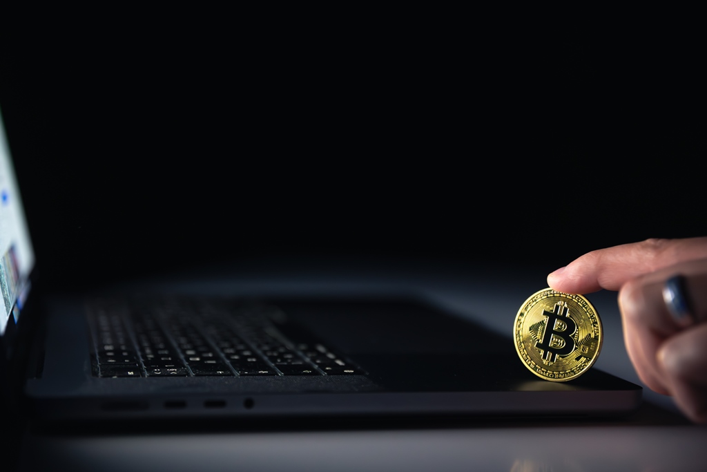 Старший юрист GSL LAW & CONSULTING Андрей Суворов комментирует для РБК pro  вопросы грядущей ответственности за незаконный оборот криптовалюты