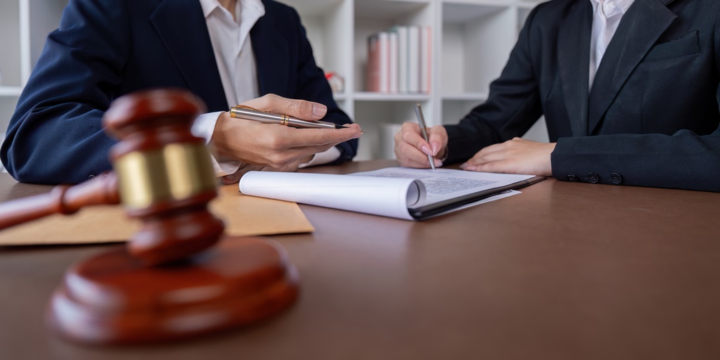 Старший юрист GSL LAW & CONSULTING Андрей Суворов комментирует для Коммерсанта требование белорусской компании об отводе арбитра из-за британского гражданства